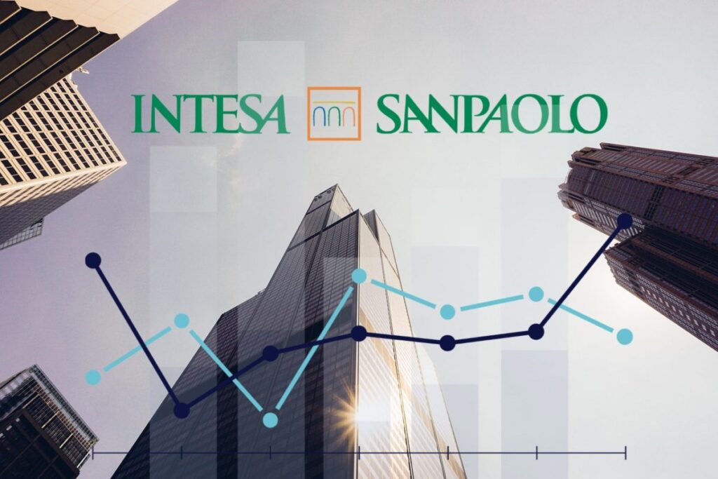 logo di Intesa Sanpaolo con palazzo sullo sfondo