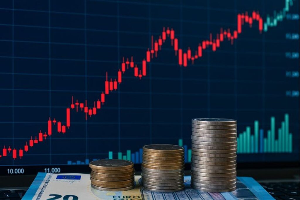 Un grafico a candele con delle monetine su una banconota da 20 euro