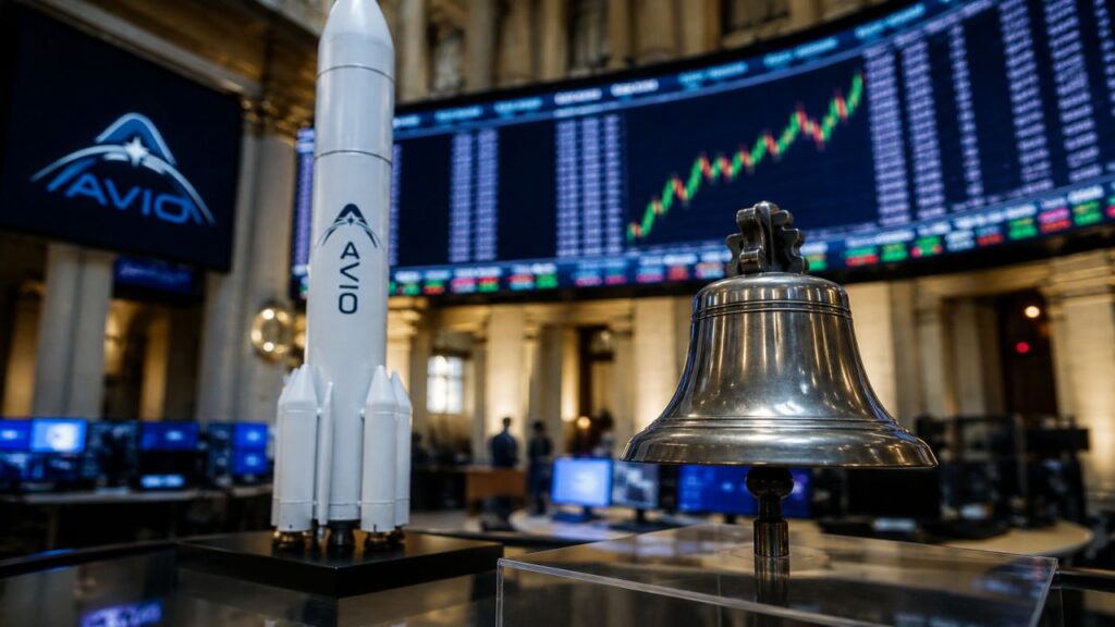 Razzo Avio e campana di Borsa davanti a un maxi-schermo finanziario in una sala trading istituzionale