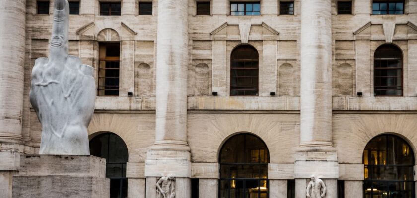 Palazzo Mezzanotte, storica sede della Borsa Italiana a Milano